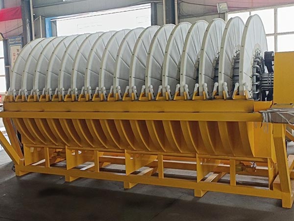 Equipaggiamento per la separazione liquida solida